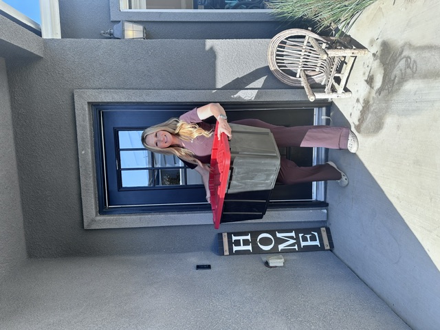 A customer carrying a Smart Move moving tote to her front door in Bakersfield